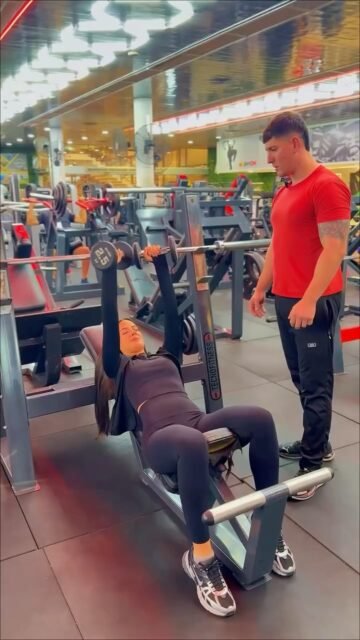 En Planet Fit no somos un gimnasio más. 💪✨

Sabemos que empezar puede generar dudas, por eso contamos con profesores en todos los turnos para acompañarte en cada paso de tu entrenamiento.

¿No sabés usar las máquinas? ¿Necesitás una rutina adaptada a tus objetivos? ¿Querés entrenar con más confianza? Nosotros estamos para ayudarte.

Te guiamos, te asesoramos y te acompañamos para que disfrutes el proceso y logres tus metas de forma segura y efectiva.

🏋️‍♂️ Tu cambio no lo hacés solo. En Planet Fit, entrenamos juntos.

📍Te esperamos para dar el primer paso. 💙

#PlanetFit #EntrenáConNosotros #TuCambioEmpiezaHoy #somosmasqueungimnasio